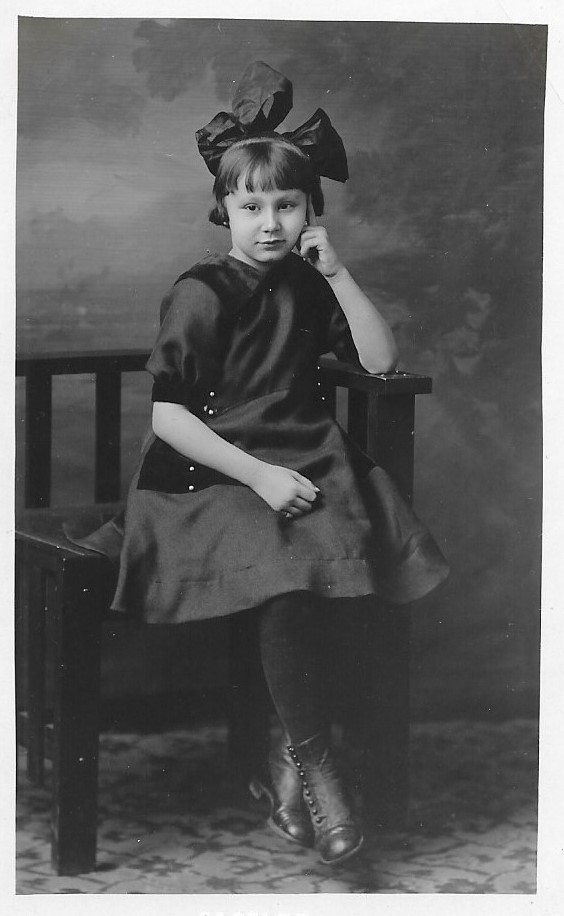 The Girl with a Bow - New Ulm, Minnesota (circa 1910) - History In The ...